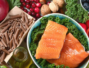 Bild zu Von Forschung empfohlen - Dank Fisch und Ballaststoffen länger leben