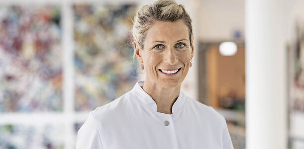 Bild zu Schwerpunkt "Demenz" - Veränderte Immunantwort und Entzündungsreaktion nach OP erhöhen das Risiko kognitiver Funktionseinschränkungen