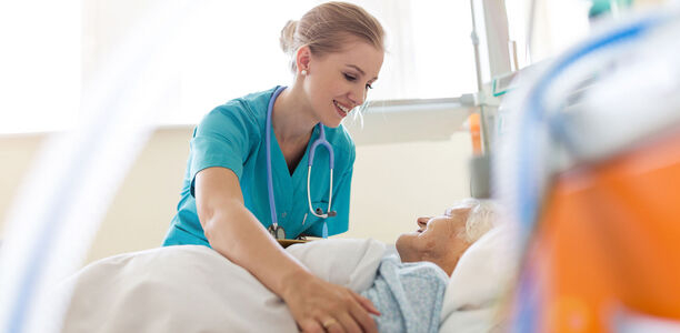 Bild zu Krankenhausreform - DDG fordert verbindliche Mindeststandards für Fachpersonal und Weiterbildung