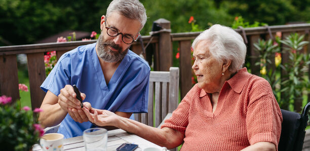 Bild zu Häusliche Pflege von Menschen mit Diabetes in Deutschland: - Ein blinder Fleck in der Versorgungslandschaft?